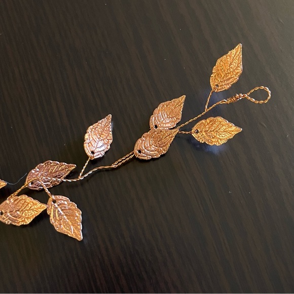 Rose Gold leaf hair accessory - Picture 3 of 4